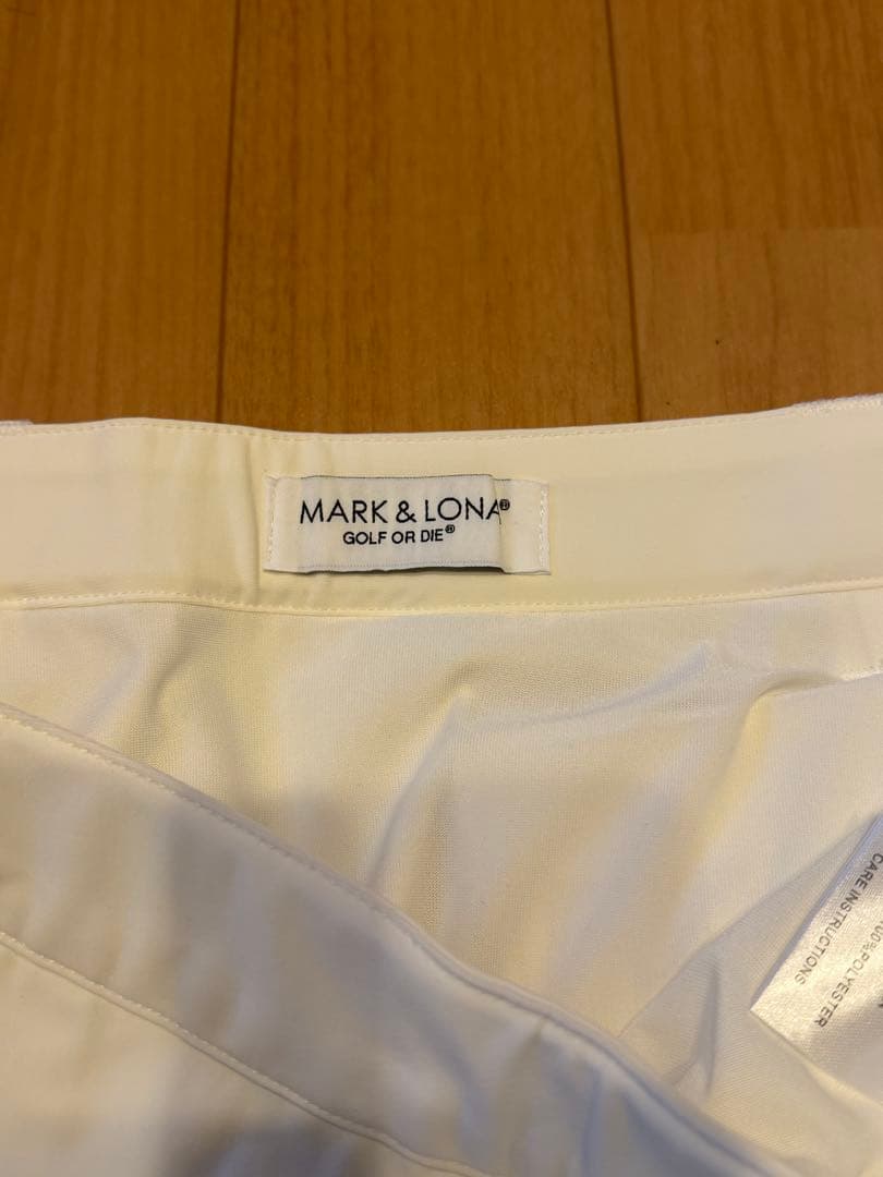 MARK & LONA ホワイトゴルフスカート