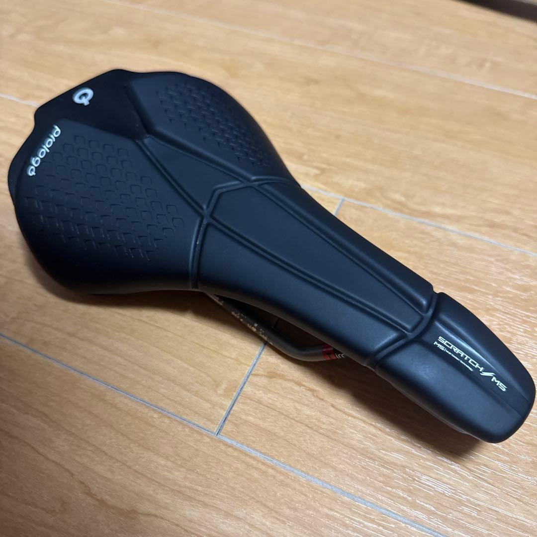 Prologo Scratch M5 サドル 使用少なめ