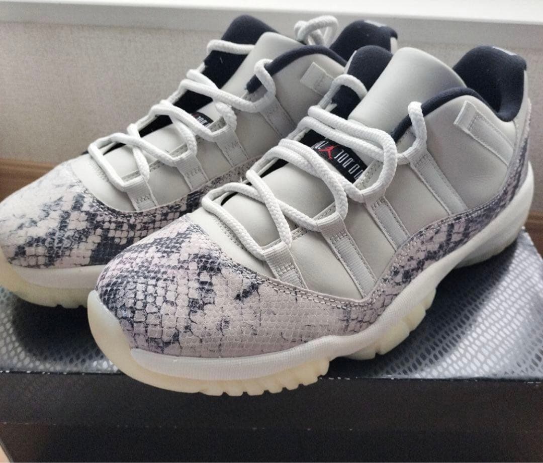 週末価格　ジョーダン11 low jordan スネークスキン　美品　箱納品書付