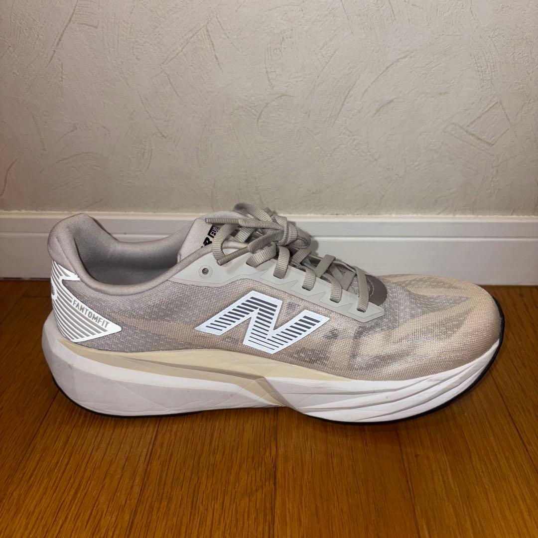 New Balance FuelCell Rebelv5 28.0cmベージュ