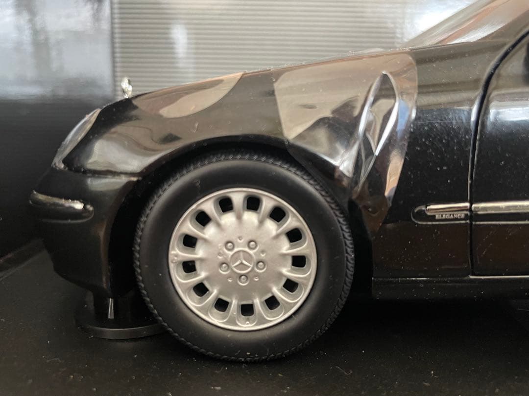 （最終値引）Mercedes-Benz E-Klasse ミニカー　1/18