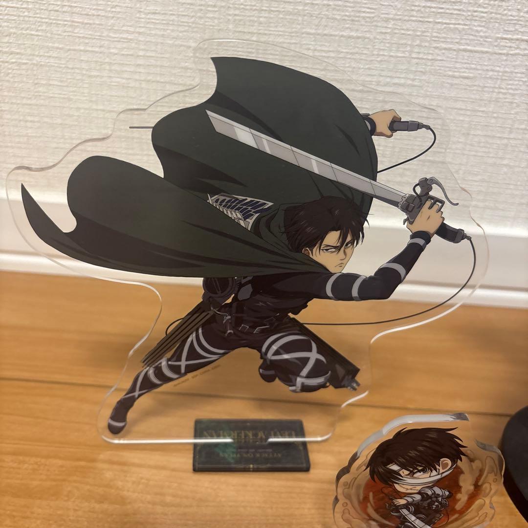 一番くじ　進撃の巨人　ラストワン賞&リヴァイビックアクリルスタンドセット