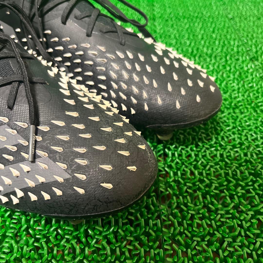 アディダス サッカースパイク プレデター フリーク .1FG(ブラック×グレー)