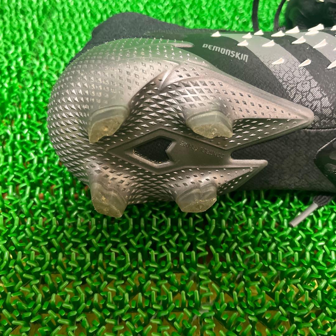 アディダス サッカースパイク プレデター フリーク .1FG(ブラック×グレー)
