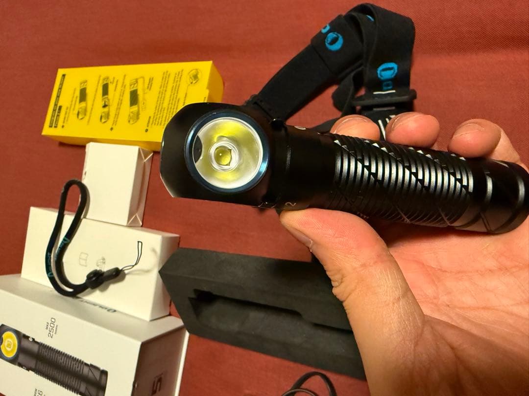 Olight Perun 2 ヘッドライト