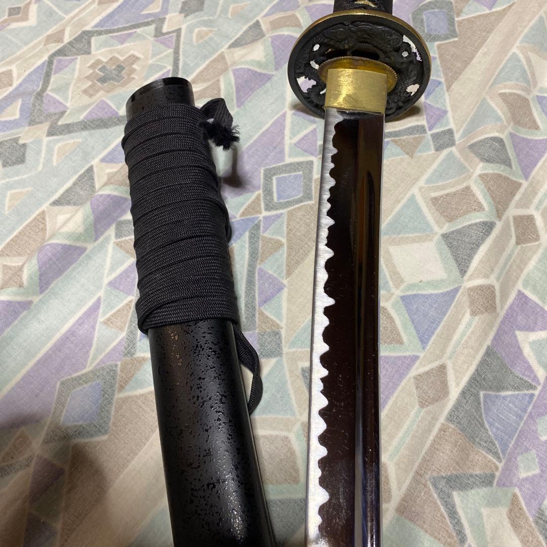 上級居合刀 黒柄 龍彫透し金縁丸鍔 黒梨地鞘