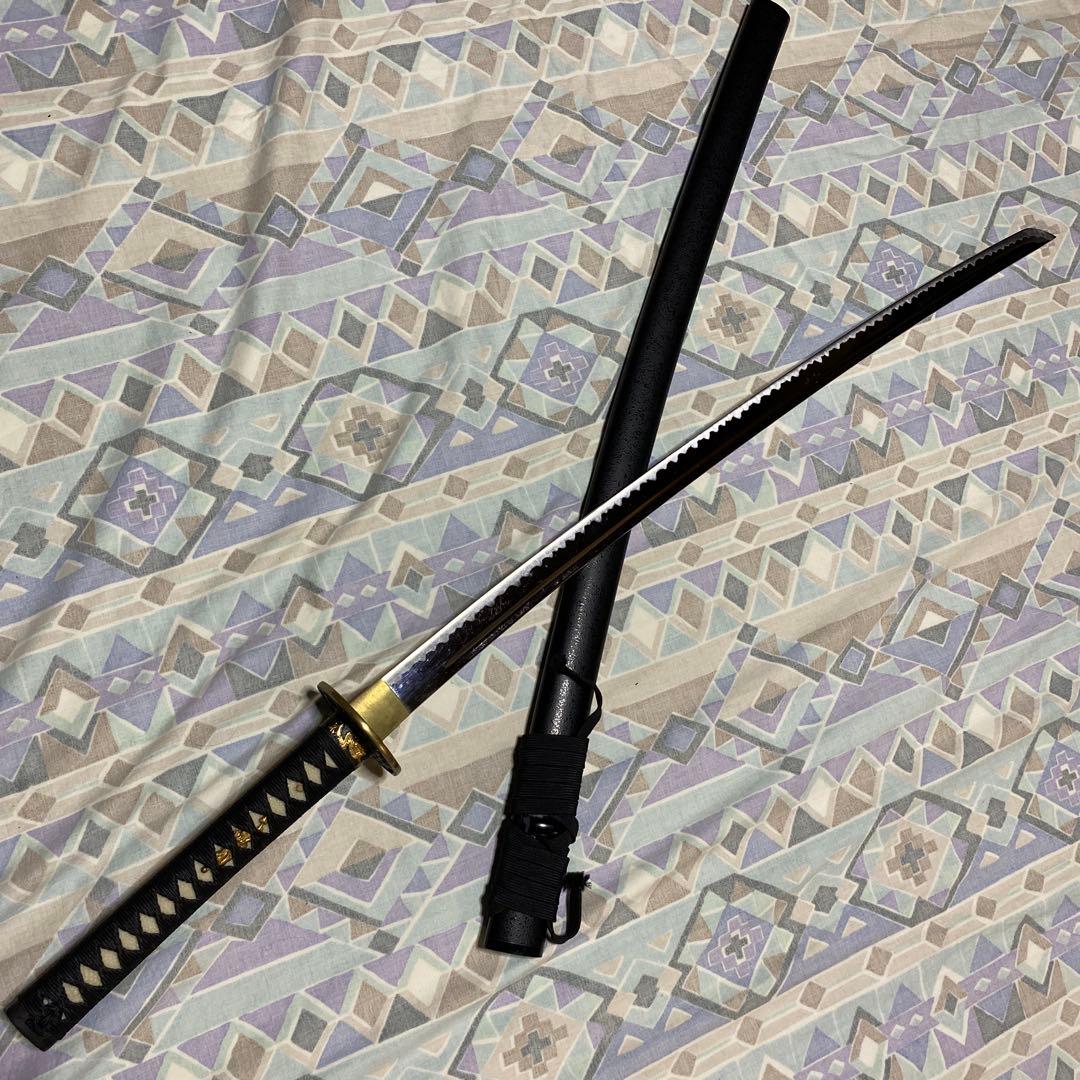 上級居合刀 黒柄 龍彫透し金縁丸鍔 黒梨地鞘