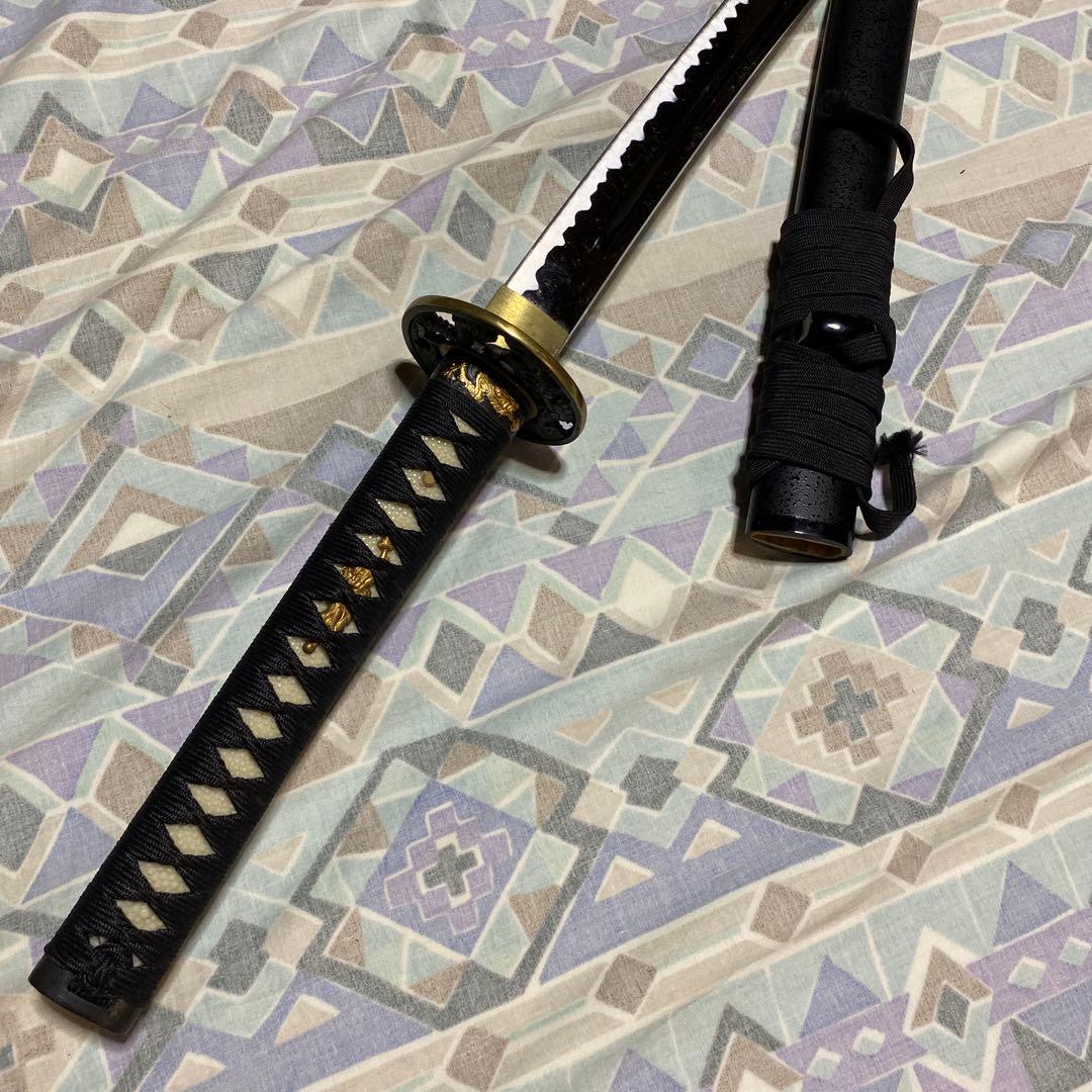 上級居合刀 黒柄 龍彫透し金縁丸鍔 黒梨地鞘