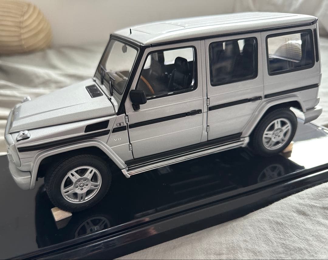 AUTOartメルセデス・ベンツ G500 ミニカー シルバー1/18トミカ付