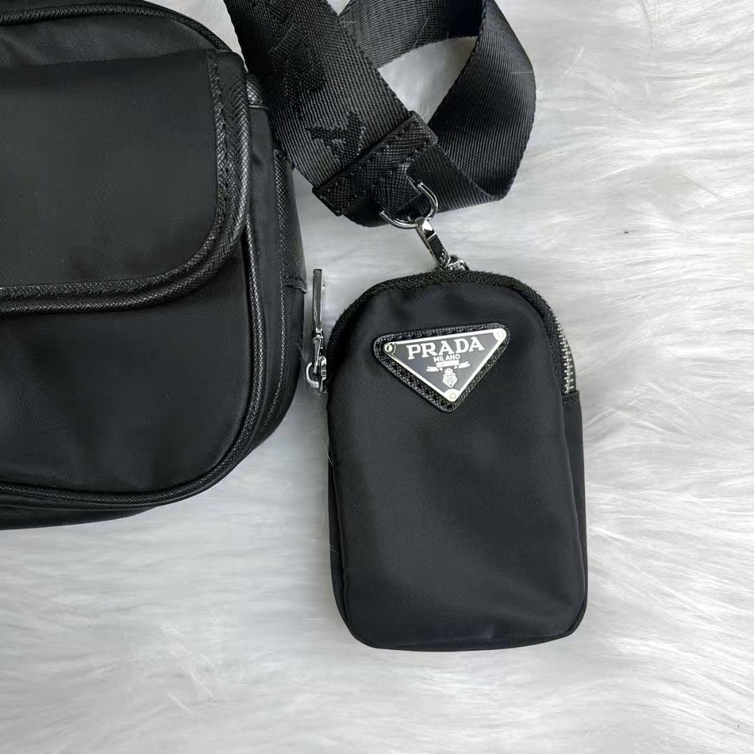 美品 PRADAノベルテ ブラック ショルダーバッグ