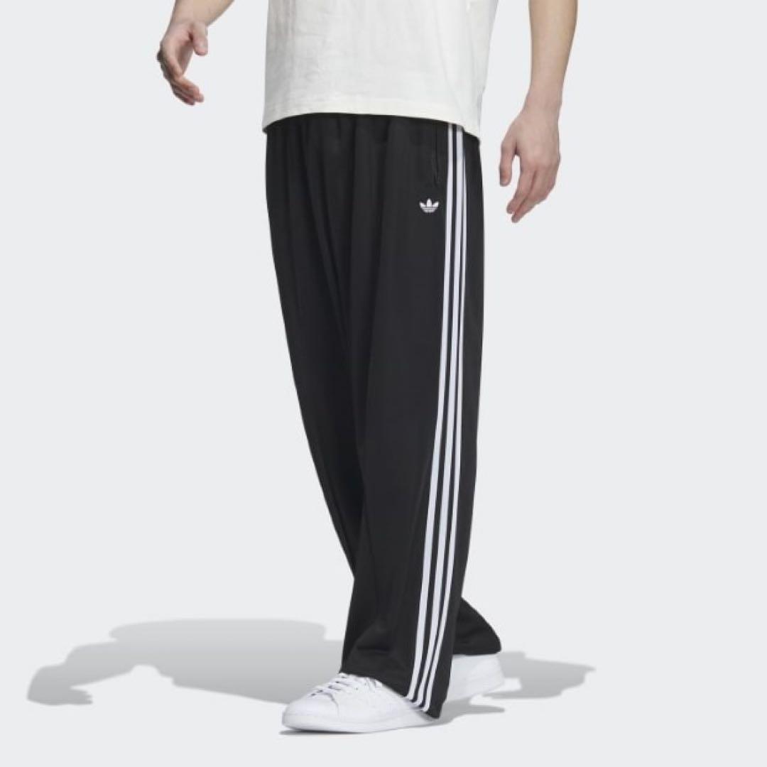 adidasオリジナルス　トラックパンツ
