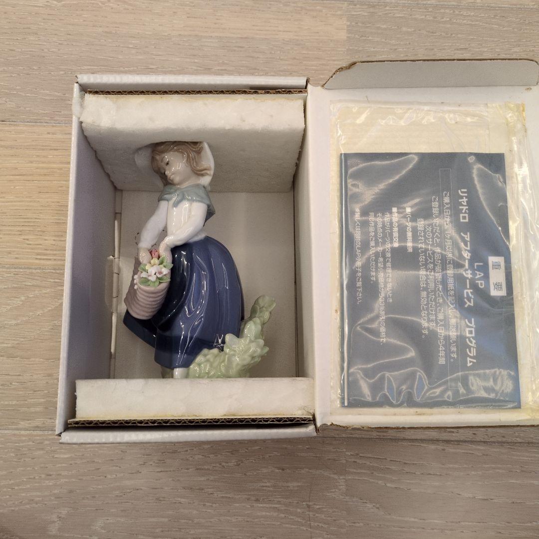 LLADRO　リヤドロ 「きれいな花ばかり」 フィギュリン