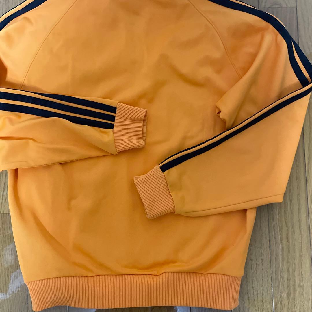 adidas トラックジャケット　オレンジ