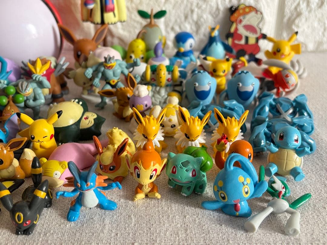 ポケモン　まとめ売り　68体　リザードン　カメックス　ピカチュウ　ブラッキー