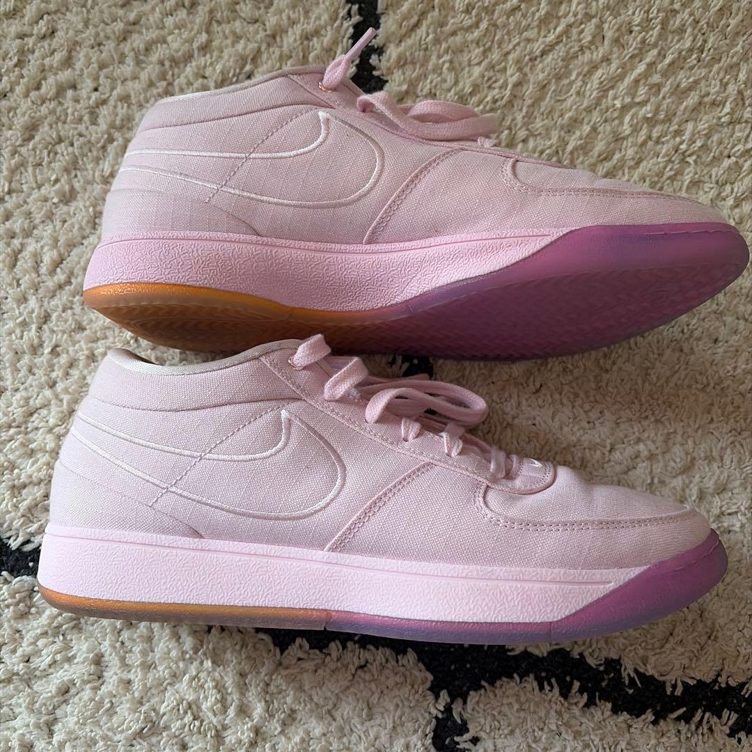 Nike ピンク バスケットボールシューズ