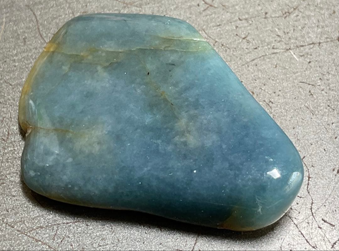 ［深い青色　ガラス質］　入りコン沢翡翠10g 糸魚川　ヒスイ　ひすい　皮付き