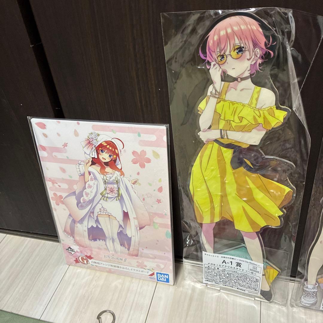 五等分の花嫁　缶バッジ　ラバスト　カード　アクリルスタンド　など　まとめ　現状品