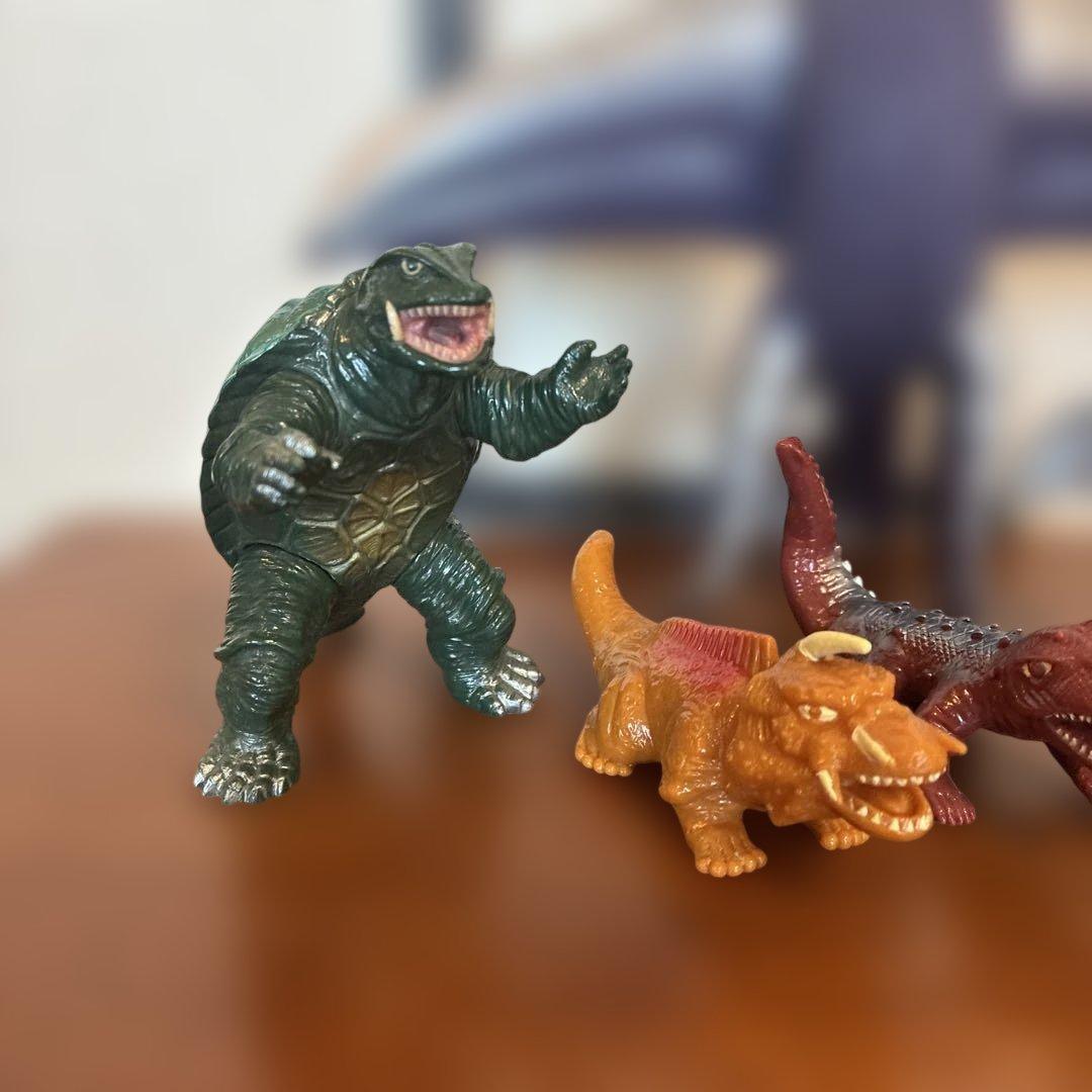 大怪獣　ガメラ　ジャイガー　バルゴン　ジグラ　ジグラ大　ソフビ6体　メンコ付