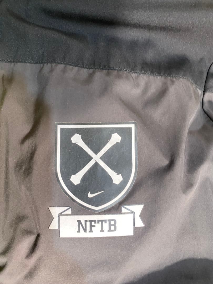 R ∞　Nike NFTB ベンチコート 黒　XLサイズ　廃盤モデル