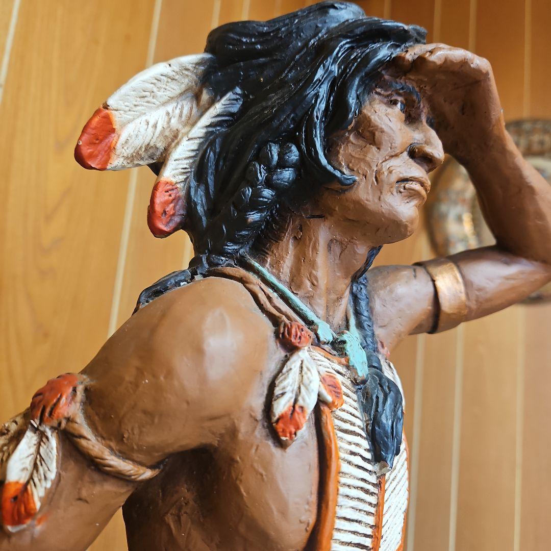 ネイティブアメリカン（インディアン）をモチーフにした大型フィギュアです。