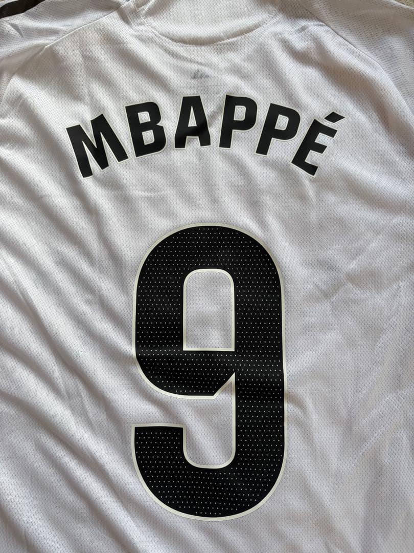 レア❗️MBAPPÉ 9番レアルマドリードユニホームフランス大人気のユニホーム