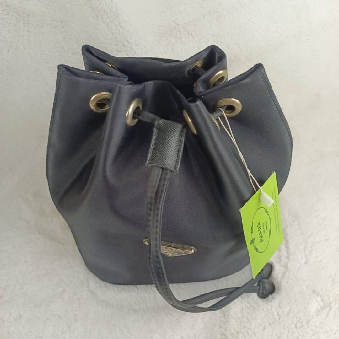 PRADA ノベルティ 巾着型 ナイロン ポーチ ブラック ra1