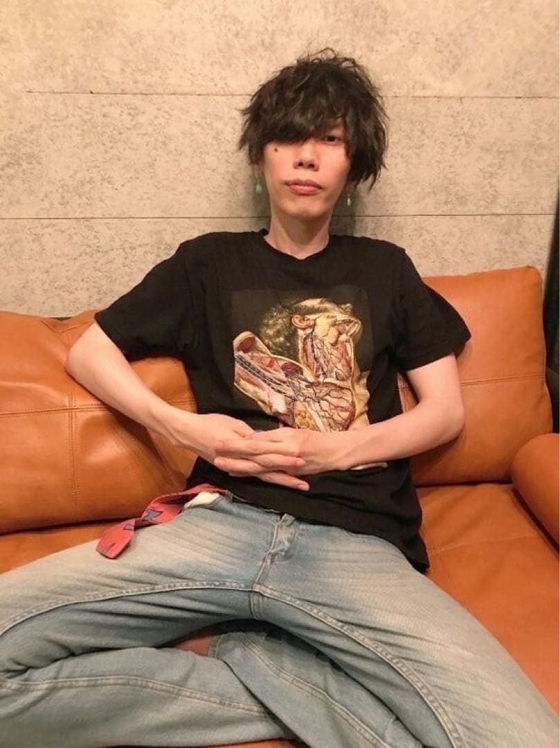 米津玄師　着用　supreme tシャツ　M