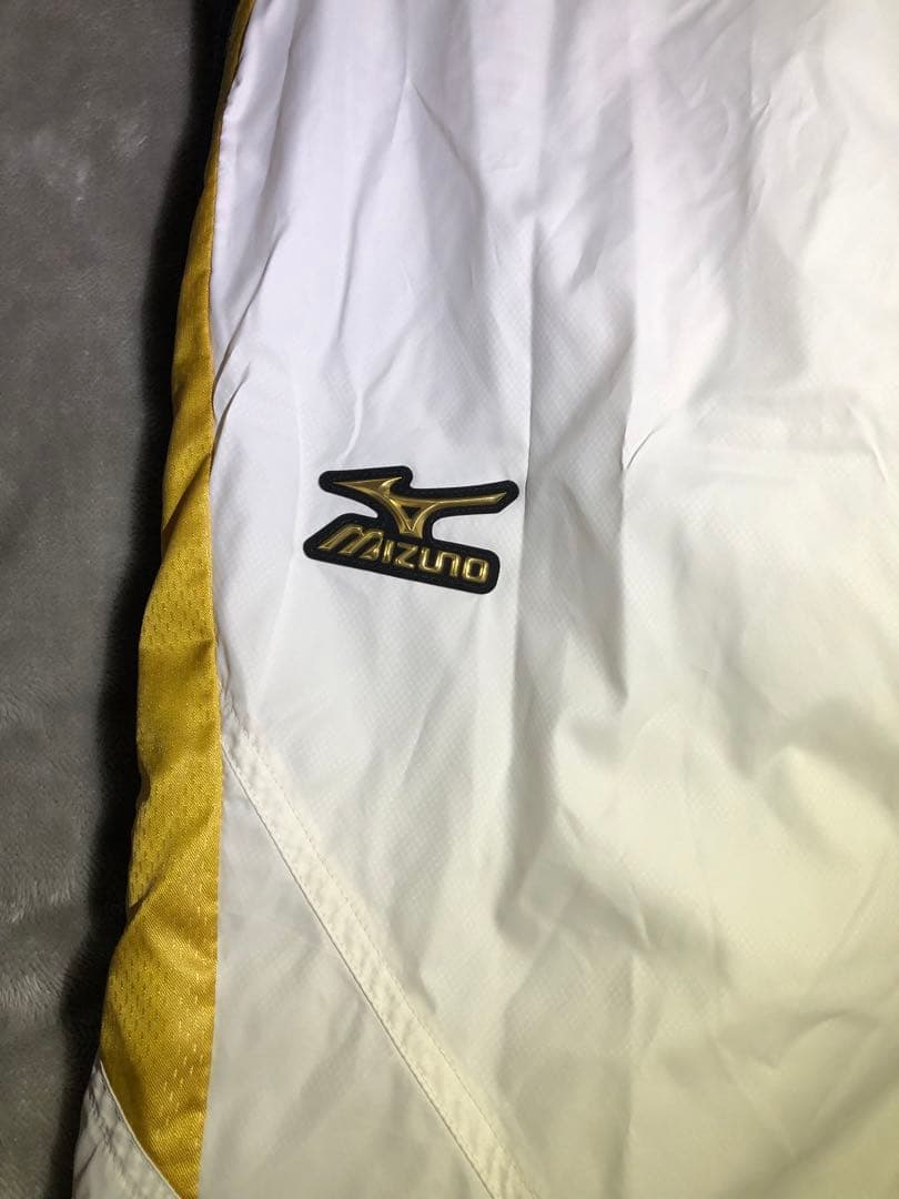 Mizuno トレーニングパンツ2点、ウェア1点。