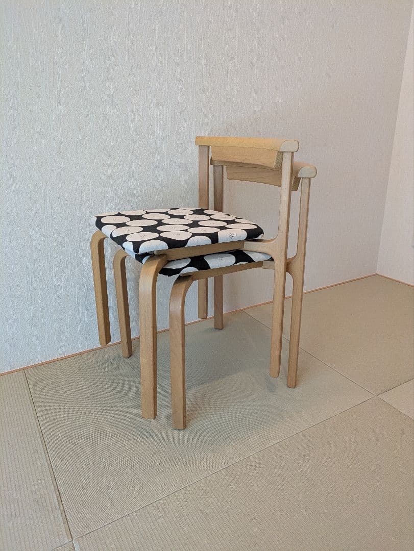 【天童木工】スタッキングチェア 2脚 座面張替 ハンドメイド 幾何学模様 黒