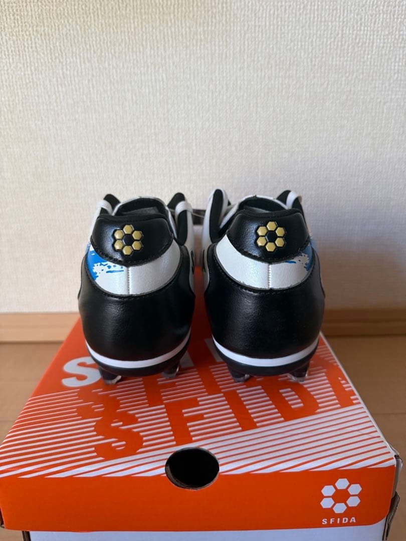 新品未使用SFIDA スフィーダ サッカースパイク 25.0cm ホワイト 箱有
