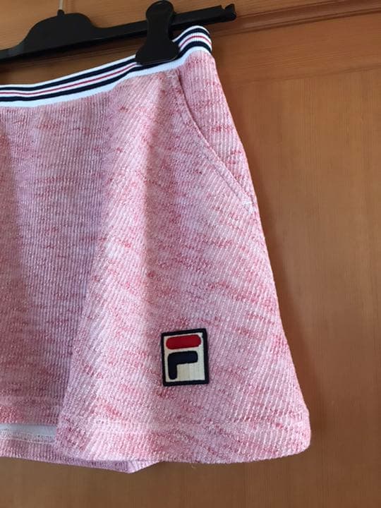 フィラ テニスウェア　ピンク色スコート　Mサイズ　新品