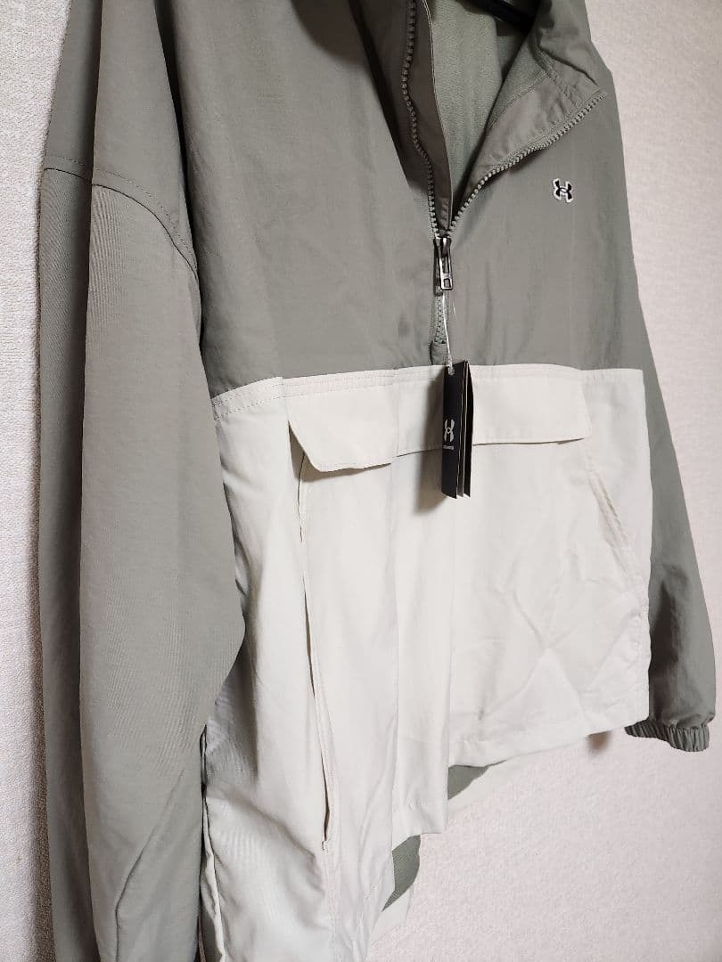 新品未使用Under Armour ハーフジップジャケット カーキ/ホワイト