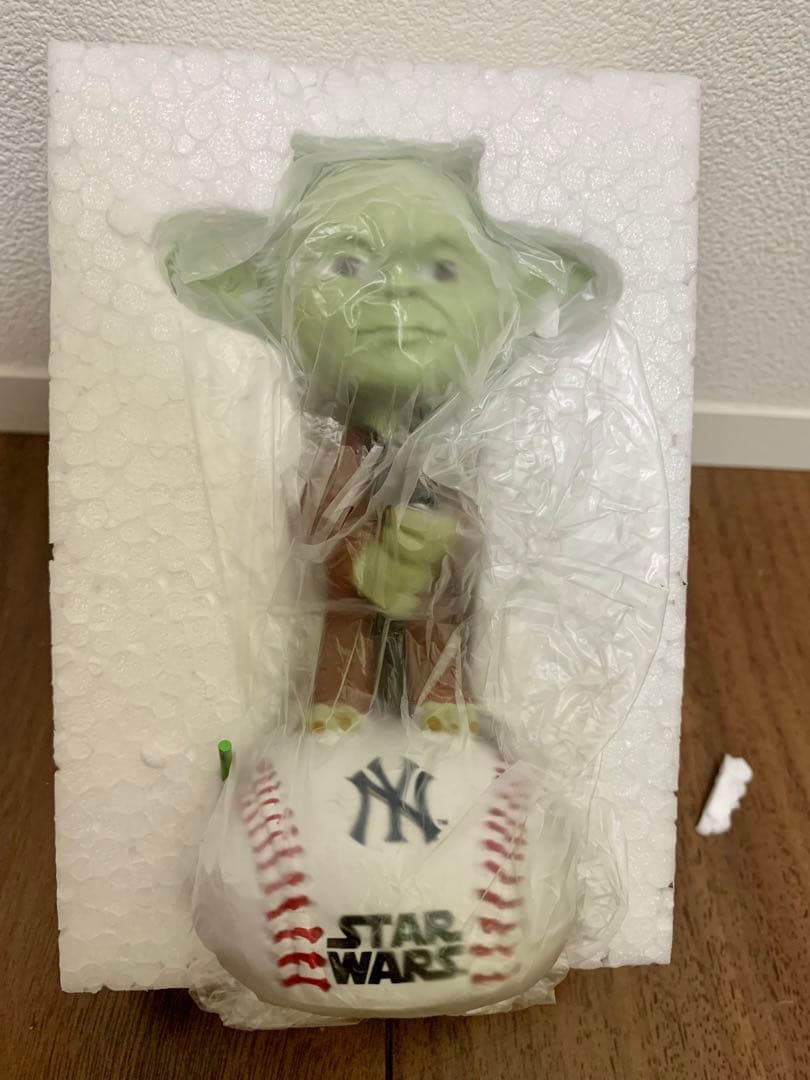 新品　ボブルヘッド人形　ヨーダ　ヤンキース　スターウォーズ