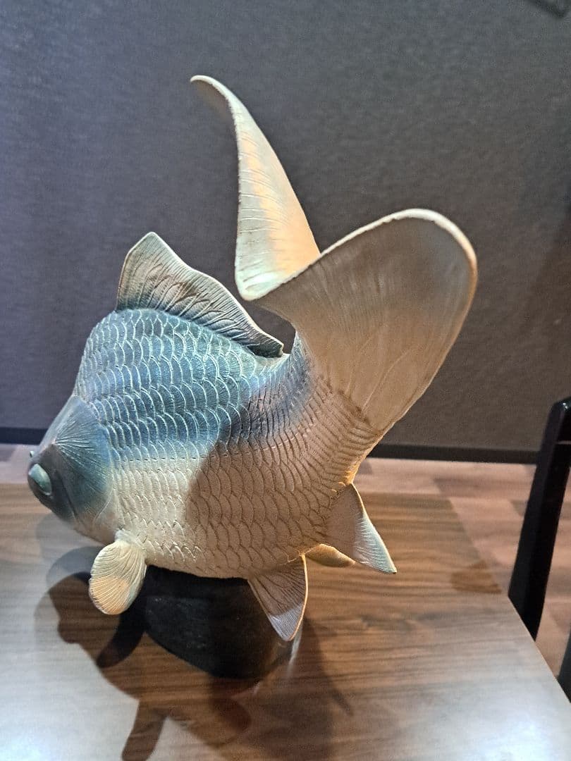 陶器 魚の彫刻 青白