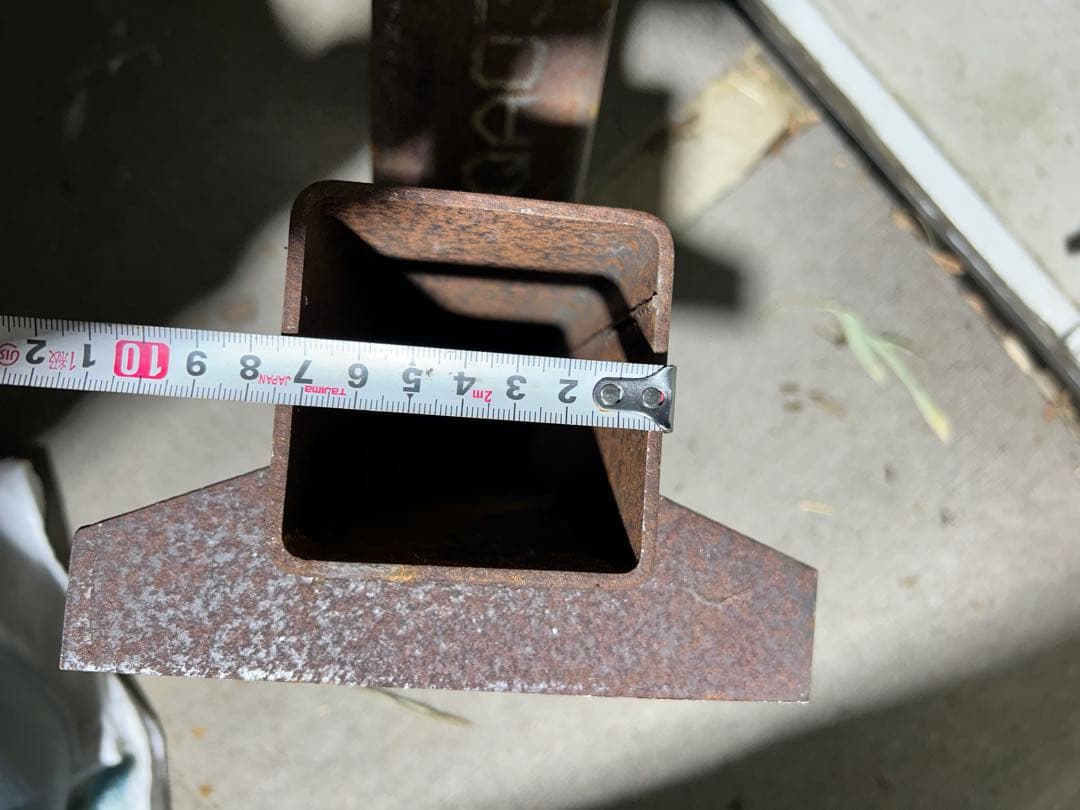 金属製薪ストーブ 四角い煙突付き