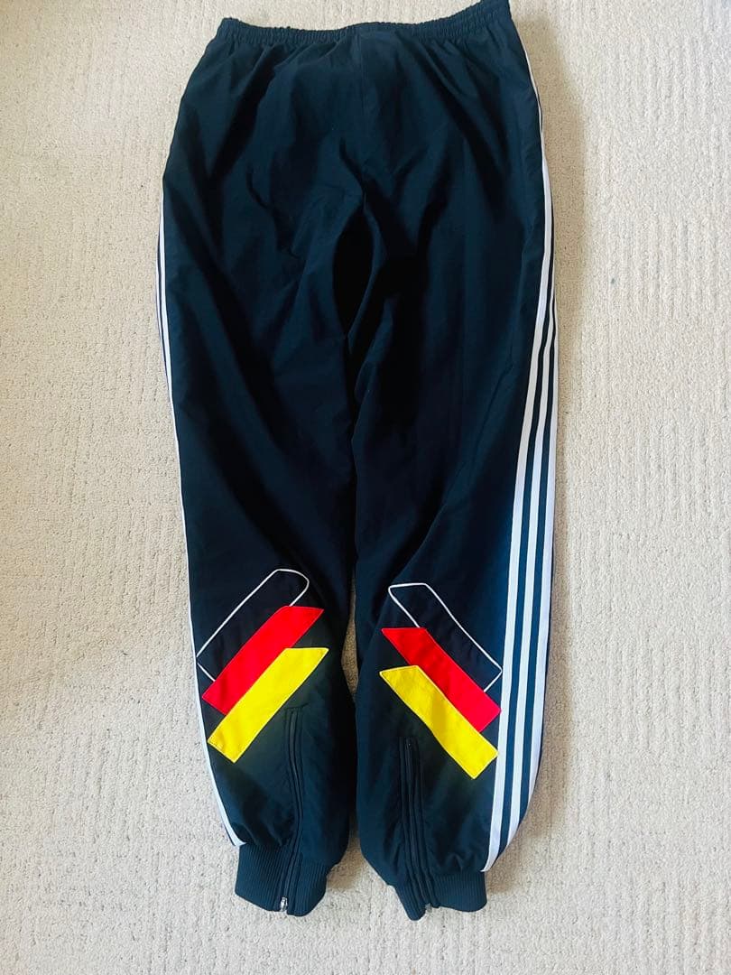 adidas トラックパンツ