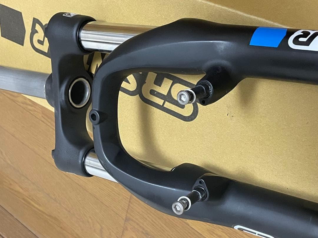 SR SUNTOUR サンツアー XCE28サスペンションフォーク