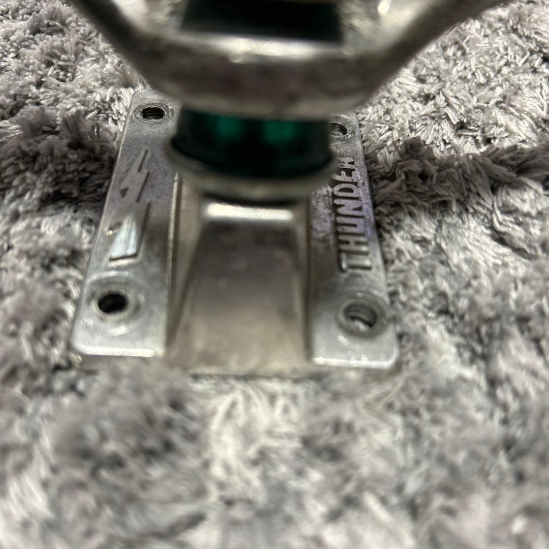THUNDER スケートボードトラック 52mm