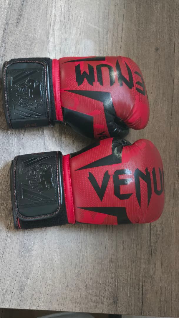 Venum ボクシンググローブ 10 oz 赤黒