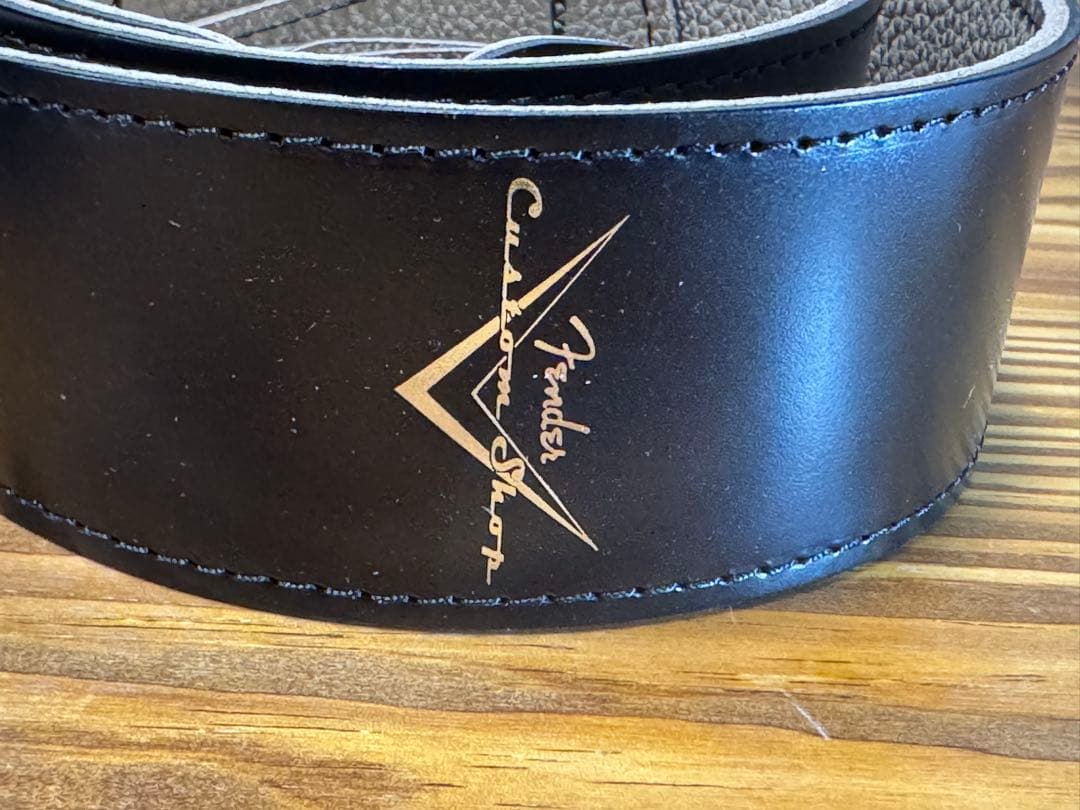 【極希少・非売品】Fender Custom Shop旗艦店限定レザーストラップ