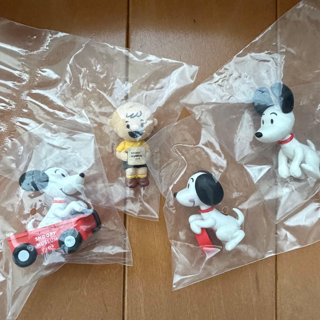 スヌーピーミュージアム　限定　PUTITTO SNOOPY4種類