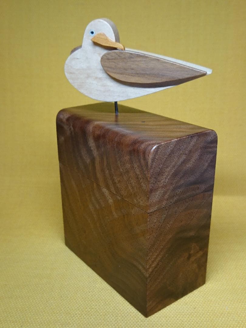 【美品】トリ　鳥　小物入れ　天然木　置物　インテリア　工芸品　美術品　A3397