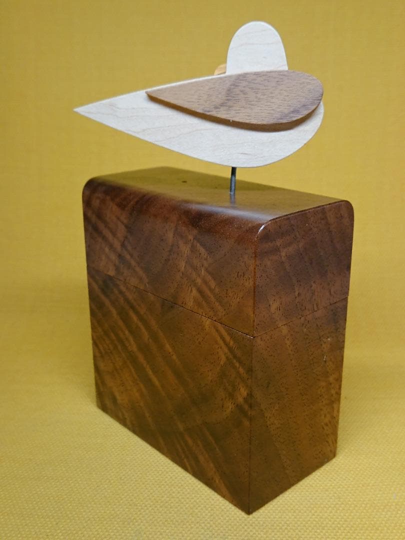 【美品】トリ　鳥　小物入れ　天然木　置物　インテリア　工芸品　美術品　A3397