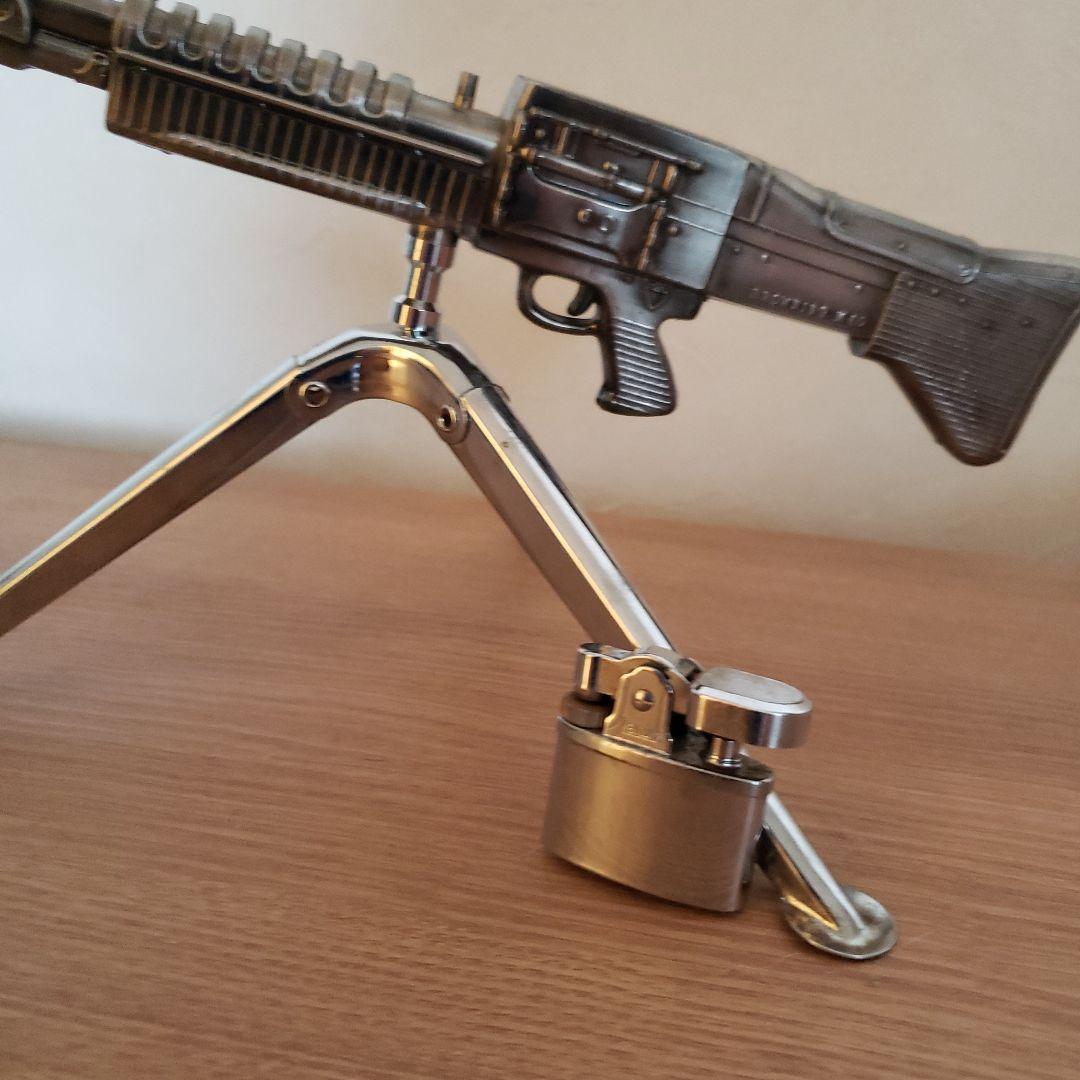 メタル製ライフル型フィギュア 三脚スタンド付き