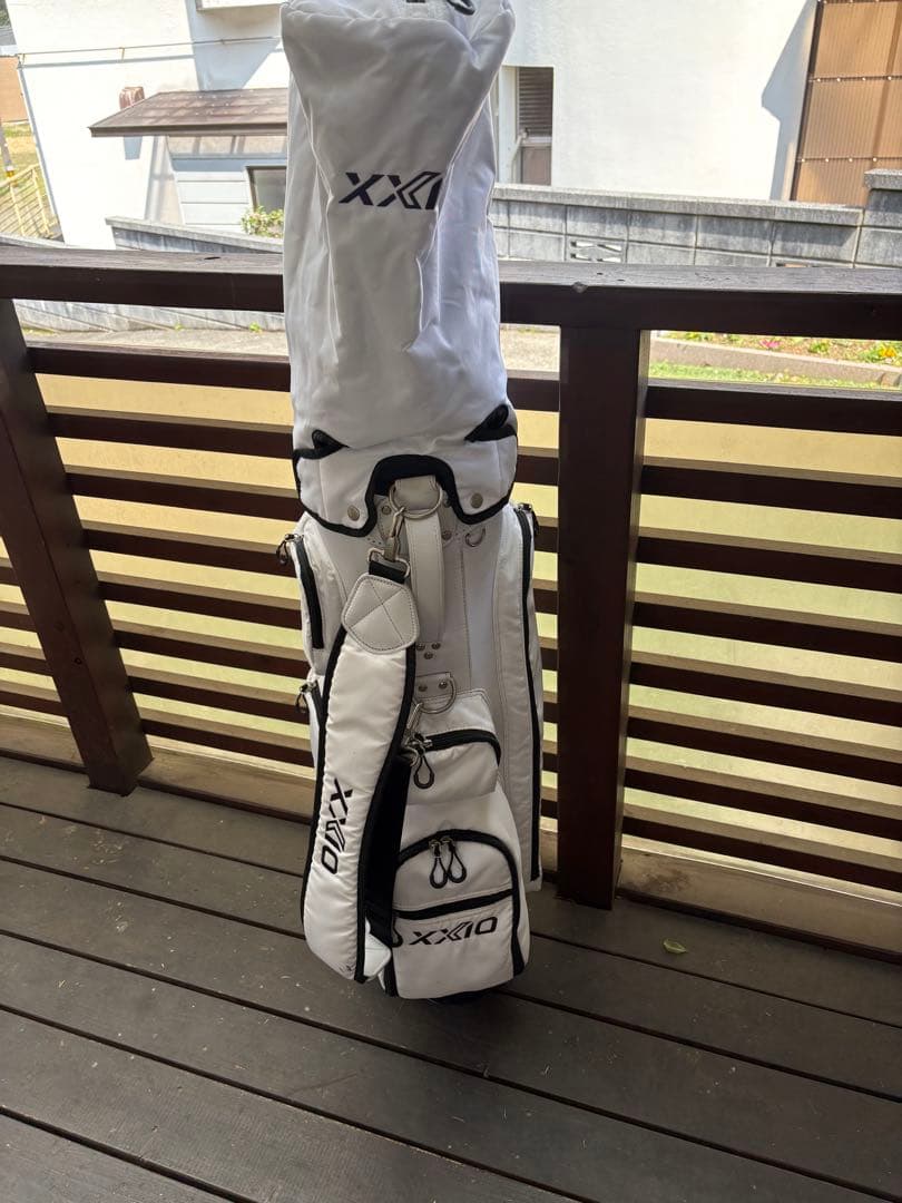 XXIO キャディバッグ ホワイト