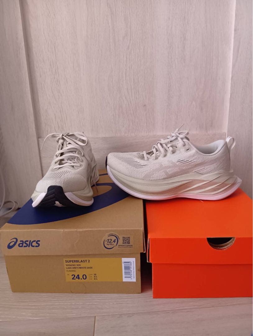 （美品！お買い得）ASICS ランニングシューズ スーパーブラスト2 24センチ