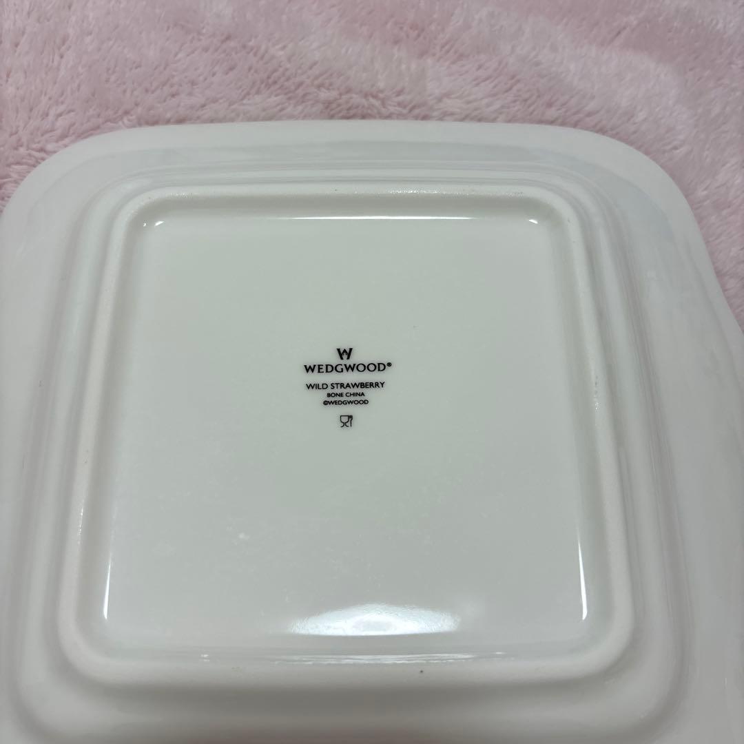 ウェッジウッド ワイルドストロベリー 正方形プレート　カップ&ソーサー4客セット