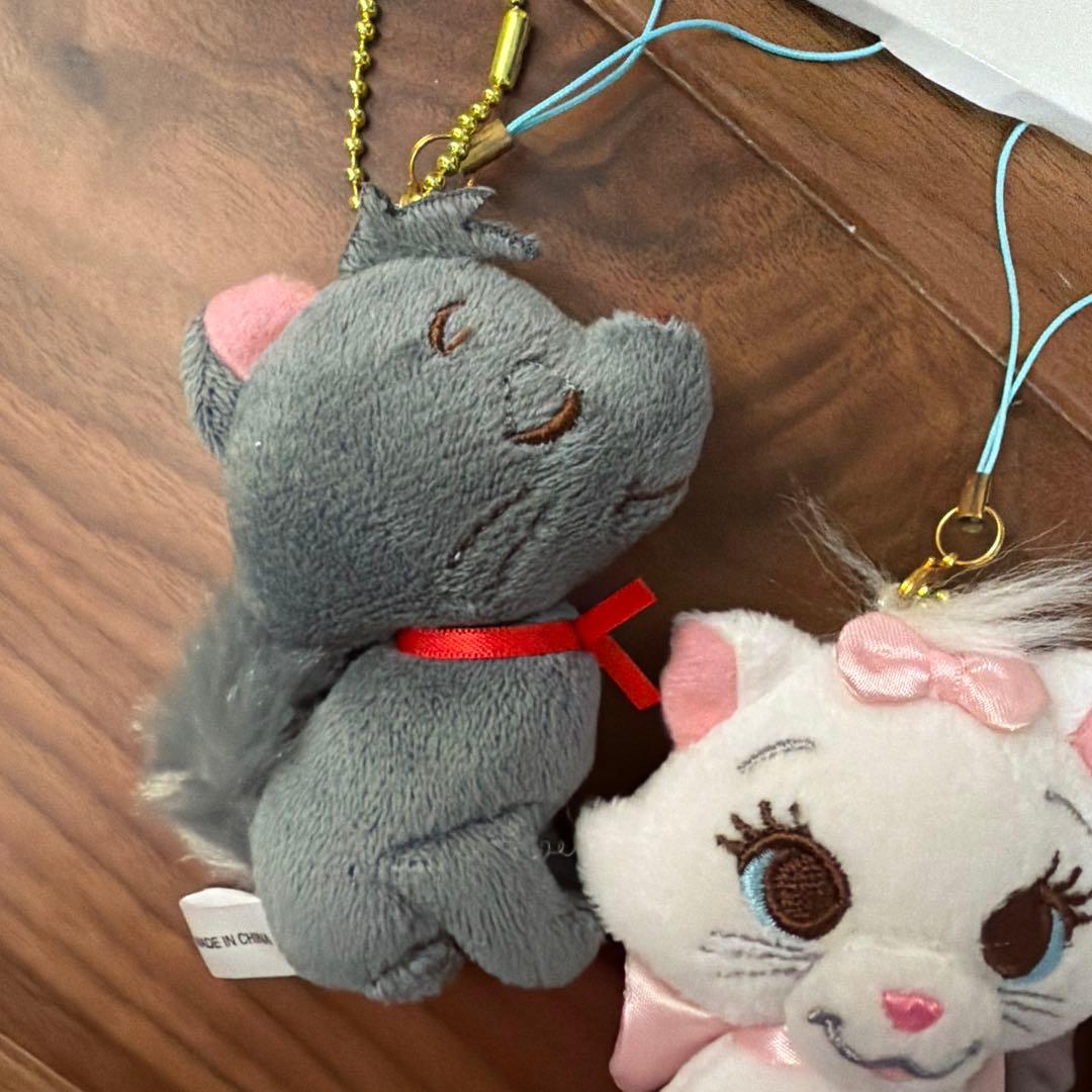 ディズニーストア　おしゃれキャット　ぬいぐるみキーチェーン
