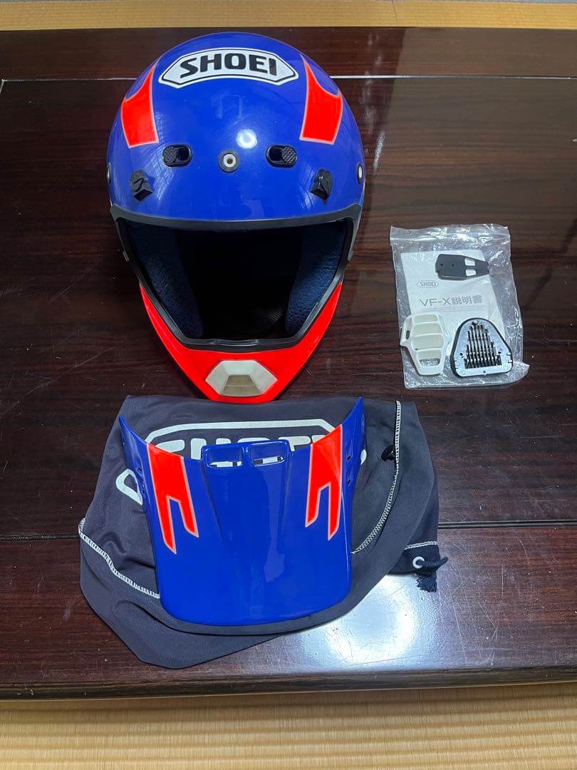 SHOEI ヘルメット 青赤白 チェッカーフラッグ中古　M57-58cm