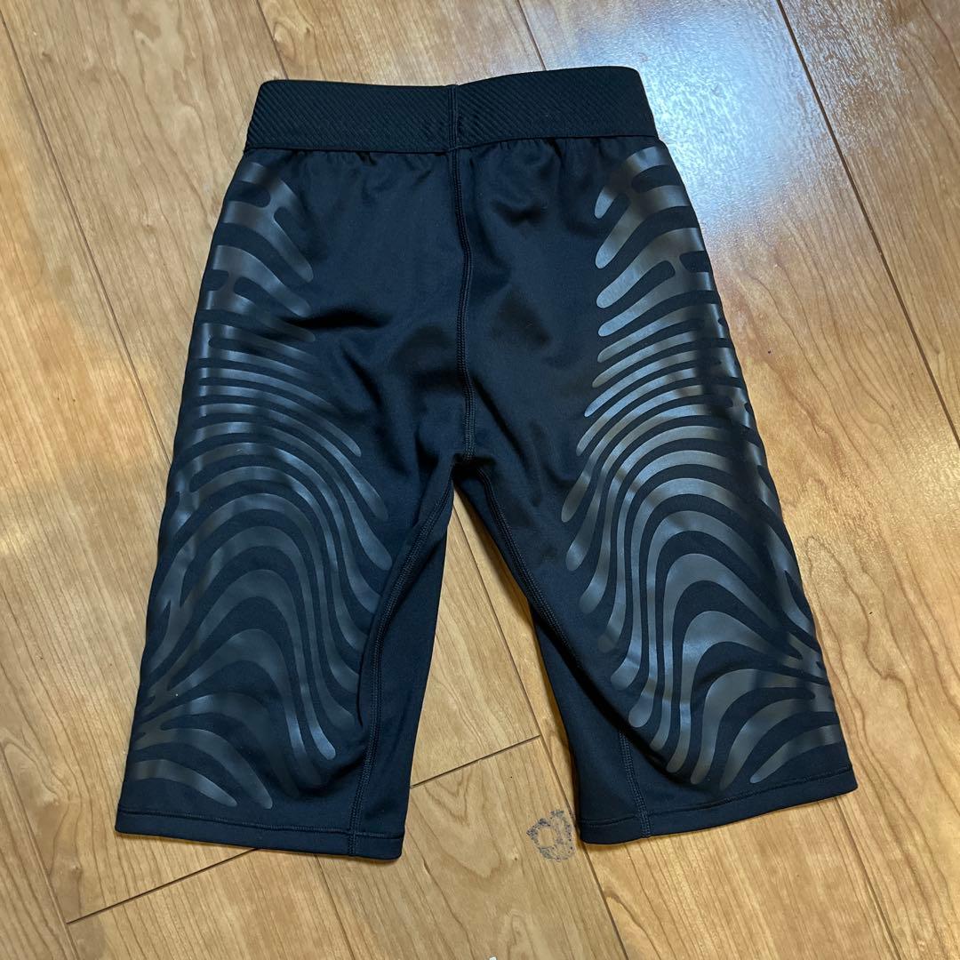 「新品、未使用」人気商品、すでに完売のadidasランニング用スパッツ